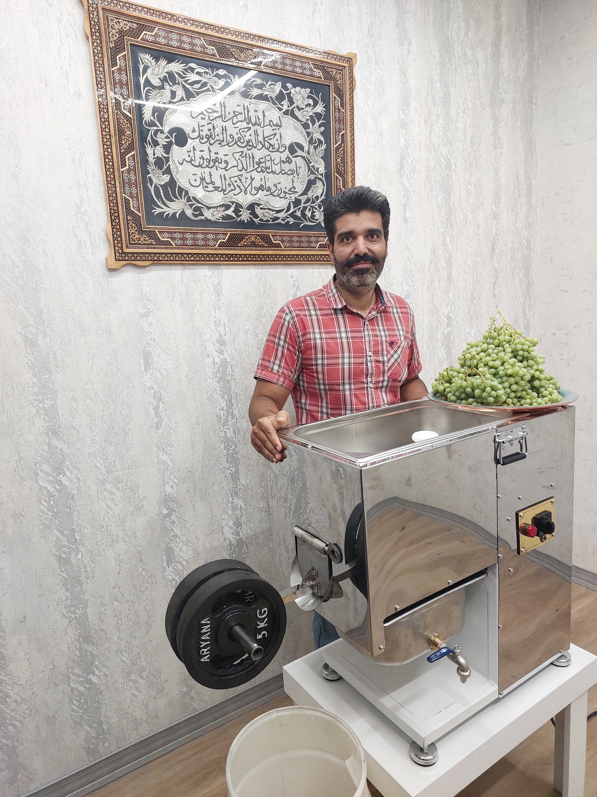 دستگاه آب انگور
